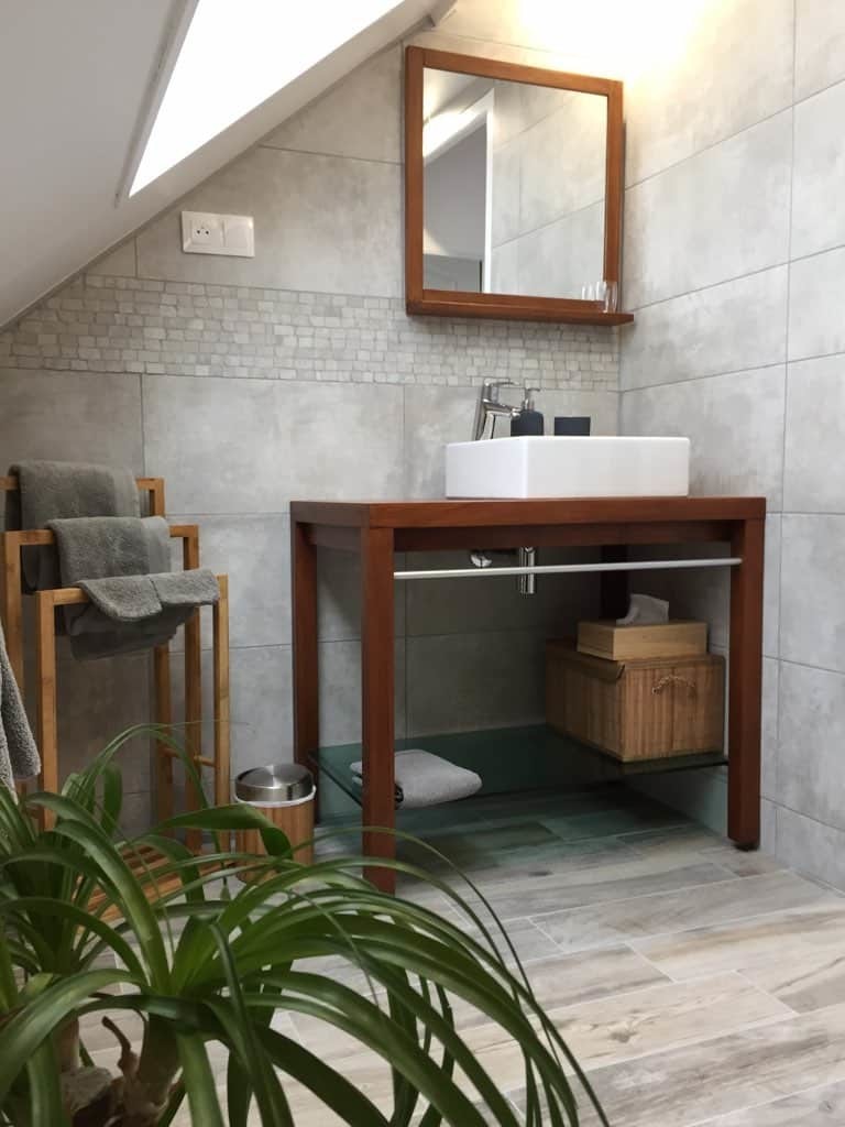une salle de bain de qualité dans la suite le nid du chat pour un séjour en Baie de Somme confortable et délassant une salle de bain de qualité dans la suite le nid du chat pour un séjour en Baie de Somme confortable et délassant